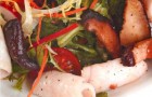 Салат с кальмарами и шиитаке под имбирно-лаймовой заправкой