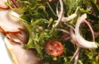 Варено-копченый окорок с салатом и горчичном заправкой
