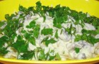 Салат из шампиньонов и зеленого горошка