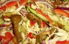 Салат с солеными грибами и овощами