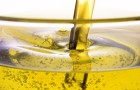 В чем достоинство вазелинового масла как слабительного средства ?