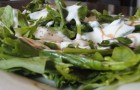 Салат из шпината с натуральным йогуртом