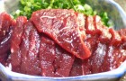 Шашлык из китового мяса со сливами