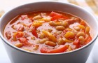 Суп-крем из красной фасоли с копченостями