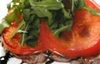Теплый салат из говядины с помидорами-гриль