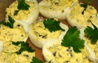 Фаршированные яйца с каперсами