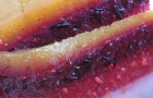 Фруктово-ягодный слоеный торт