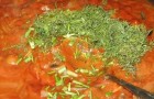 Грибной соус с луком и томатом