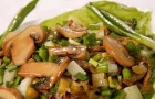 Салат с грибами и зеленым салатом