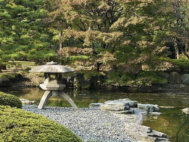 Восточные сады Императорского дворца в Токио